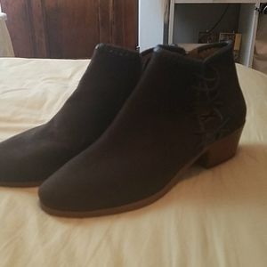 NWOT Brown ankle boots